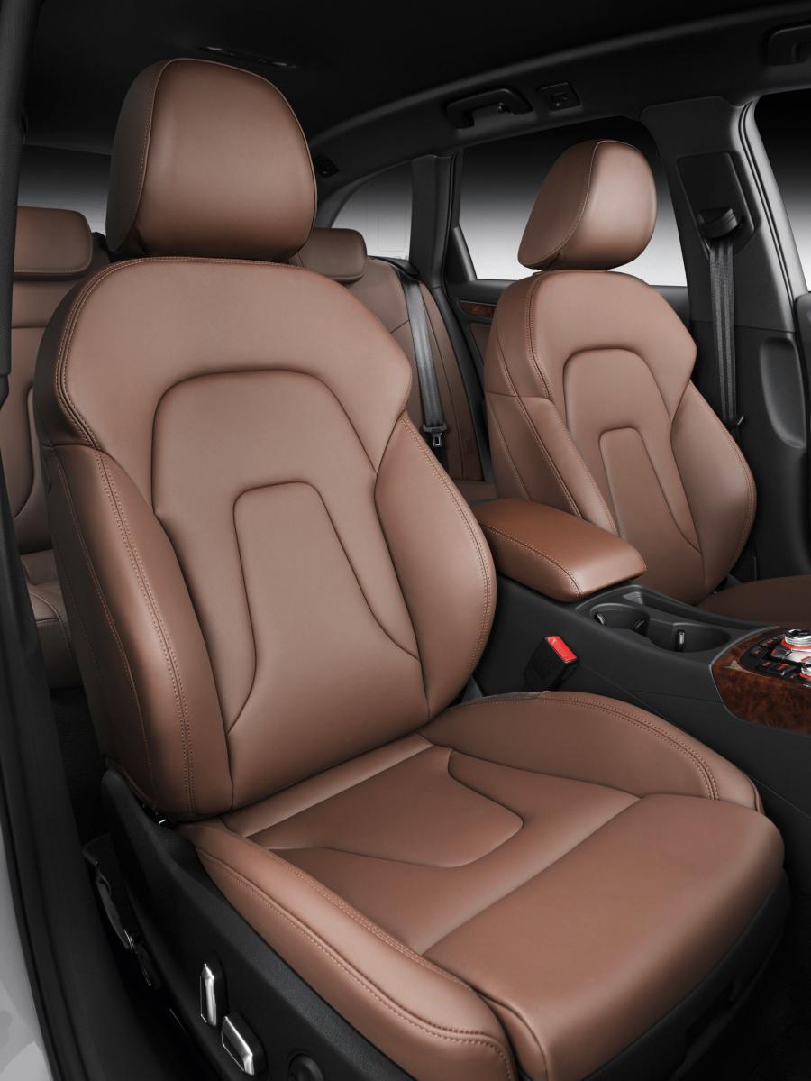 Интерьер Audi A4 2.0 TDI Quattro Avant (B8, 8K) 2012 года  (фото 2 из 19)